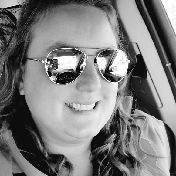 Meet your Posher, Marisa - Picture 1 of 1